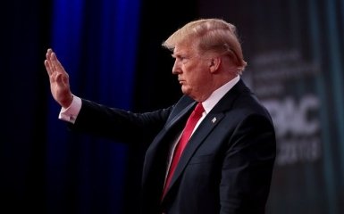 Трамп відмовився від своєї обіцянки про вакцину проти коронавірусу