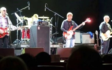 Під час концерту на окупованому півострові "кримнашисти" закидали яйцями музикантів