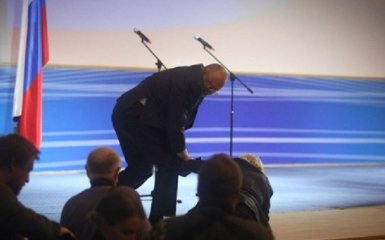 Жириновский упал прямо на сцене - появилось видео курьезного момента