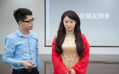 У Китаї створили робота-жінку для спілкування з людьми, яка провалила всі запитання інтерв'ю
