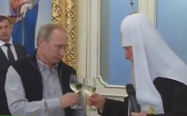 Тост за церковь и молитвы за армию: появилось видео с Путиным на Валааме