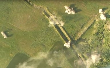 Как работает украинская артиллерия на Донбассе: сеть восхитило мощное видео