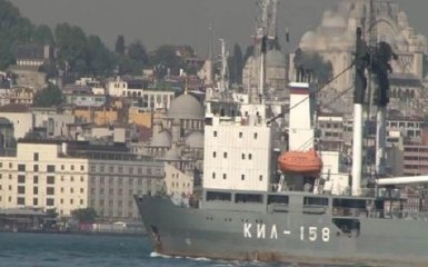 У Туреччині зняли на відео путінський військовий корабель з танками