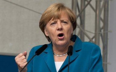 Меркель готова зустрітися з Тихановською, щоб зупинити Лукашенка