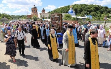 Под Киевом появился блокпост для крестного хода: опубликовано фото