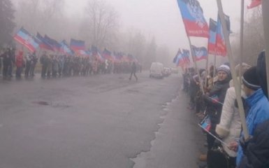 Для ватажка ДНР влаштували показуху з прапорцями: опубліковано відео