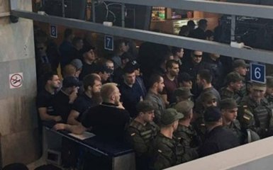 В аэропорту Одессы произошла драка из-за лидеров Оппоблока: появились фото