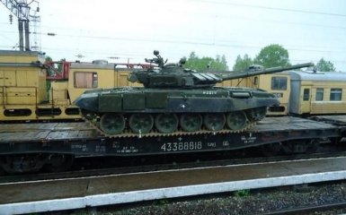 Россияне нечаянно признались, что возят танки на Донбасс: появились фото