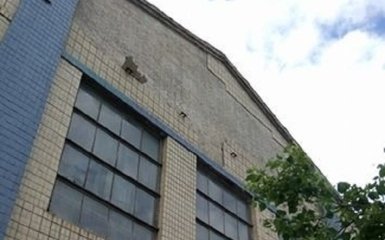 У Києві плитка, що обсипалася, травмувала чоловіка: опубліковані фото