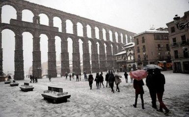 Мощные снегопады привели к транспортному коллапсу в Испании