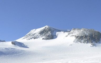 Експедиція українських альпіністів вперше підкорила найвищу гору Антарктиди