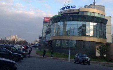 У Мінську чоловіки з бензопилою напали на відвідувачів торгового центру: з'явилося фото