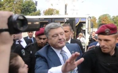 Порошенко лично вмешался в потасовку: опубликовано видео