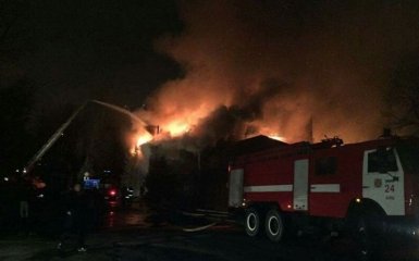 В Киеве произошел масштабный пожар: с огнем боролись десятки пожарных