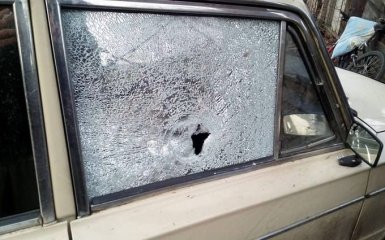 Пророссийские боевики на Донбассе обстреляли авто гражданских