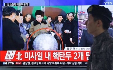 Соцсети развеселило фото Ким Чен Ына с ядерной боеголовкой в руках