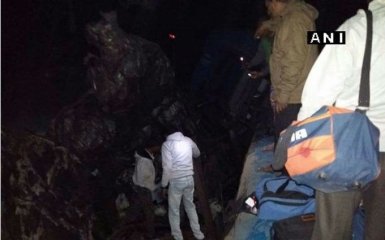 Крушение поезда в Индии: десятки погибших, около сотни раненых