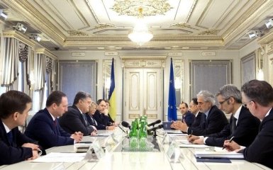 Порошенко рассказал, чем надо ответить на громкий указ Путина: появилось видео