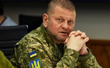 Россия осуществляет 700-800 обстрелов украинских позиций ежедневно — Залужный