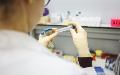 Вчені з’ясували умову зменшення заразності коронавірусу