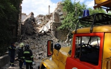 В Одессе рухнул памятник архитектуры, под завалами ищут людей: появились фото и видео