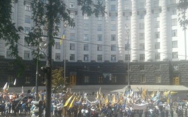 Появилось видео тарифного митинга с "Азовом" под Кабмином