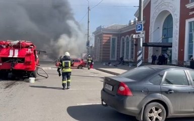 Окупанти вдарили ракетами по залізничному вокзалу Краматорська