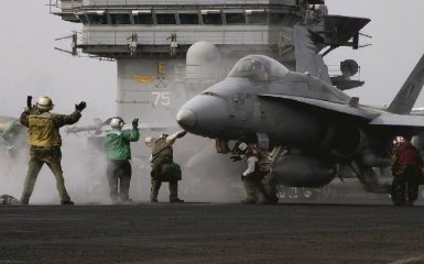 США оставляют авианосную ударную группу в Средиземноморье. Причина в Украине