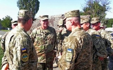 Соцсети восхитил визит генерала армии США в Мариуполь: опубликованы фото