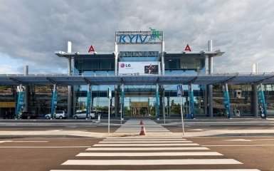 Инцидент с рейсом "Дубай-Киев": россиянин сообщил о бомбе на борту, появились фото