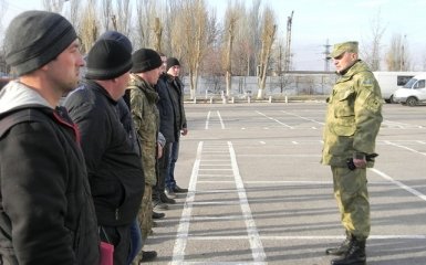 В Запорожье агитируют идти на контрактную военную службу (4 фото)