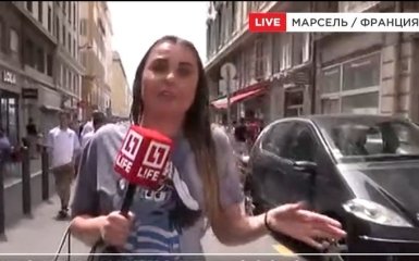 На журналістку росТВ у Франції напали і облили її пивом: з'явилося відео