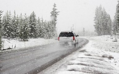 Україну продовжує засипати снігом: яка ситуація на дорогах