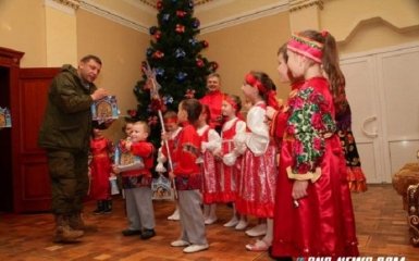 Главарю ДНР спели под балалайку: появилось видео