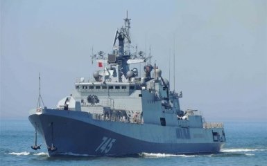 Военный фрегат России направляется в сторону эсминцев США, ударивших по авиабазе в Сирии - СМИ