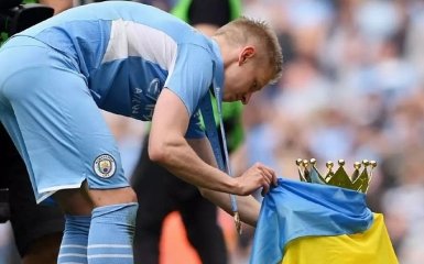 Зинченко обернул кубок АПЛ в сине-желтый флаг и посвятил победу Украине — видео