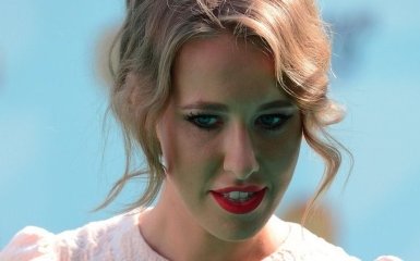 Є, що показати: Собчак викликала захват фото з глибоким декольте