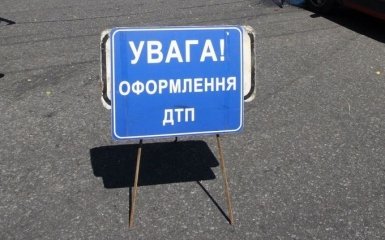 В Киеве сразу три машины попали в ДТП: появилось фото