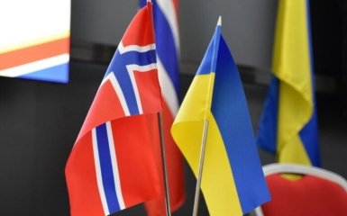 Ukrainian and Norwegian flags