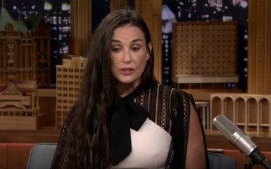 Деми Мур потеряла передние зубы: опубликованы фото