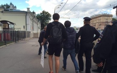 Любовь побеждает: в Москве задержали участников акции памяти жертв расстрела в Орландо