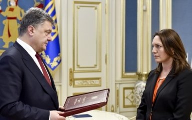Порошенко передав дружині Гонгадзе нагороду для покійного чоловіка
