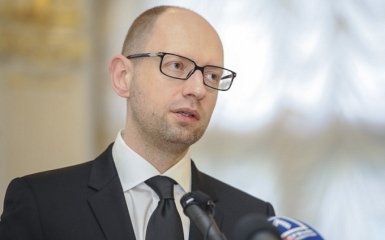У журналистов появились сведения о дате добровольной отставки Яценюка
