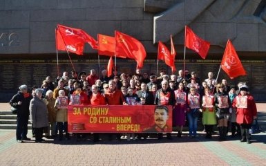 В оккупированном Крыму устроили безумную акцию с портретами Сталина: появились фото