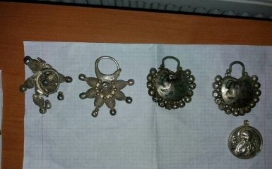 "Чорний археолог" намагався продати за кордон прикраси часів Київської Русі: з'явилися фото