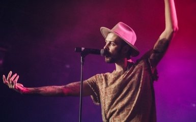 В Одессе фанатки Макса Барских устроили драку во время концерта: опубликовано видео