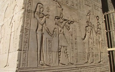 Археологи нашли в Египте текст древнейшей песни о любви