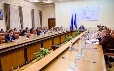 Хто йде у відставку: у Зеленського розкрили деталі кадрових змін в Кабміні