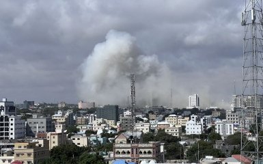 У столиці Сомалі внаслідок вибуху замінованих авто загинуло близько 100 людей