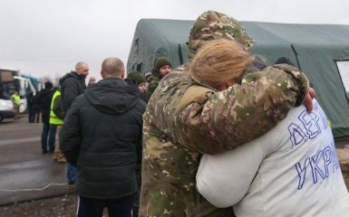 Украинские пленные наконец вернулись домой: список освобожденных и первые фото